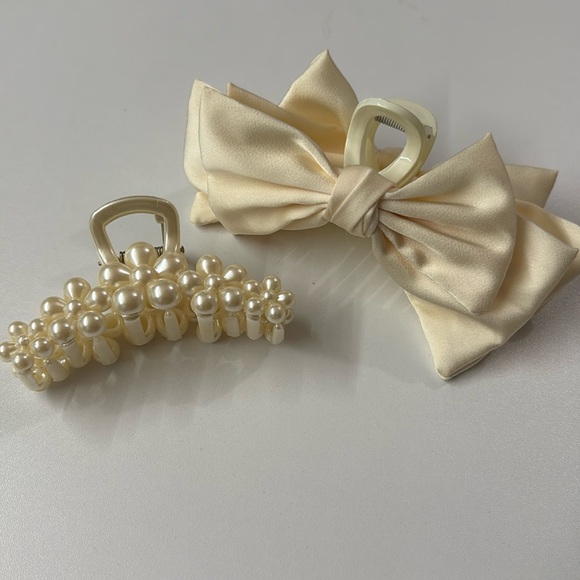 Accessories - Cream Bow Hair Clip